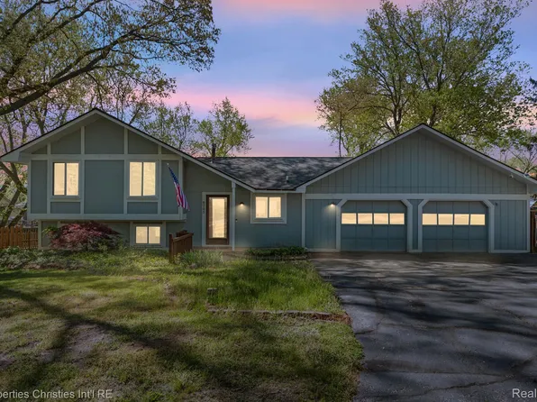 6785 Grassland Ave, West Bloomfield, MI 48324
