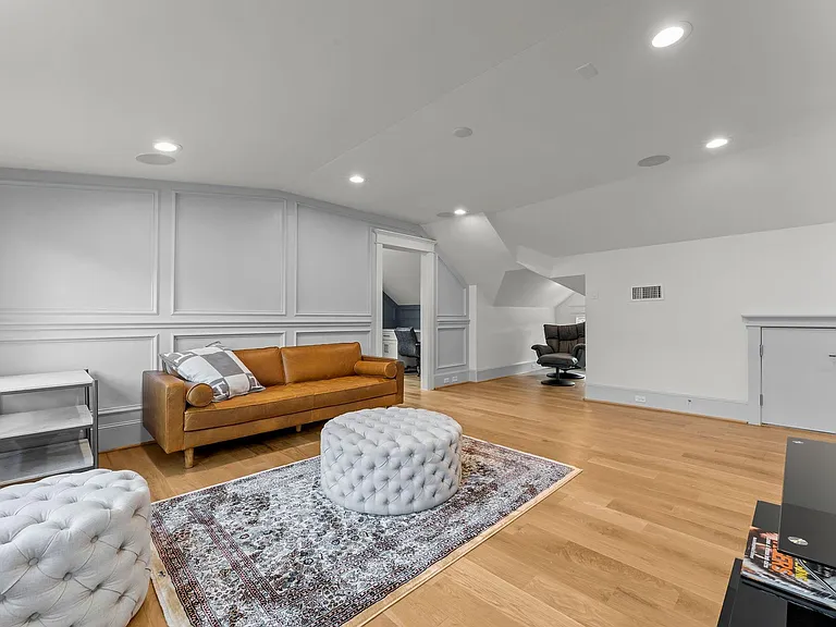 426 Marshall St — Photo 42