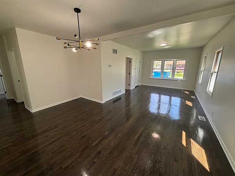 1348 Waite St — Photo 3