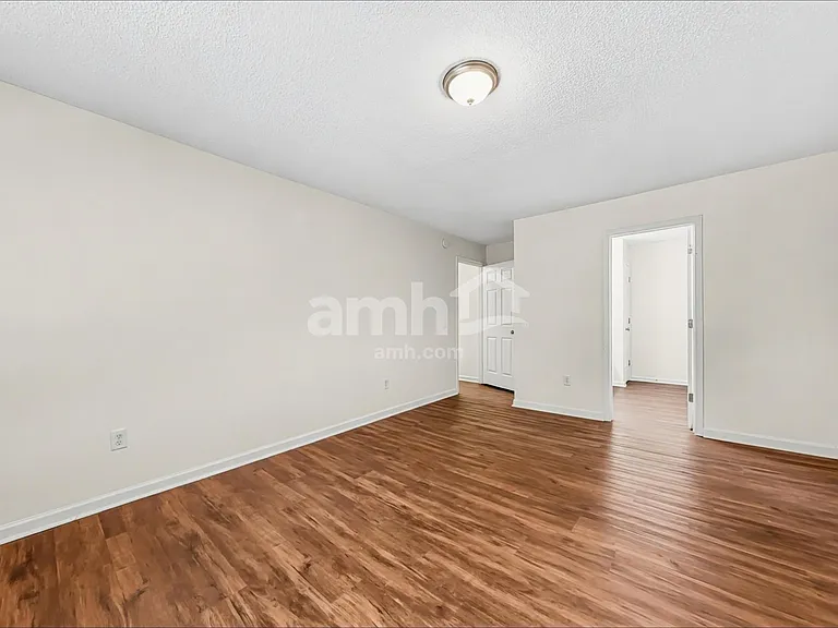20 Carlisle Ln — Photo 9