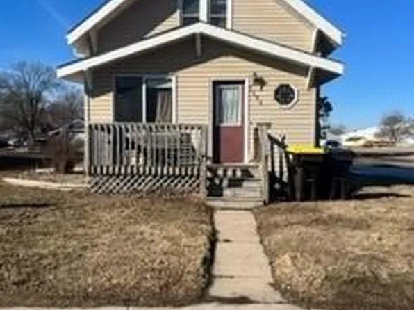 1356 6th Ave N, Windom, MN 56101