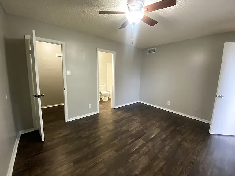 Edinburg Place Apartments — Photo 35