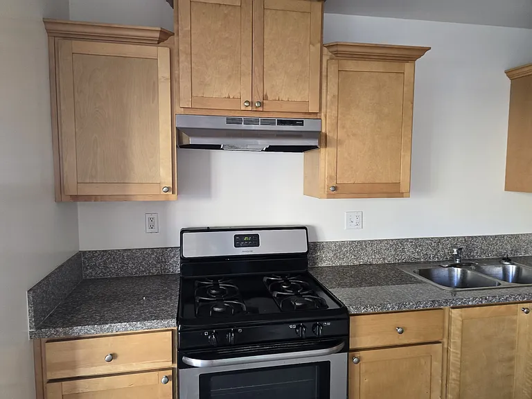 2611 Mathews Ave #5 — Photo 4
