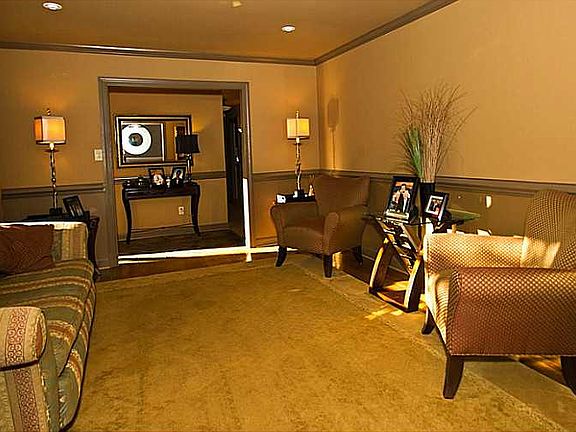 4th image of 33 Haughton Ln