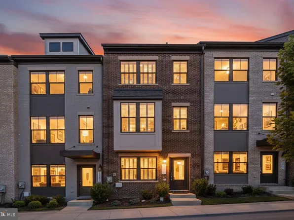 3555 Carnaby St, Hyattsville, MD 20782