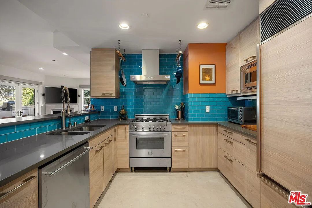 3 bed, 3.0 bath, 1630 sqft, $6,500 — Photo 1
