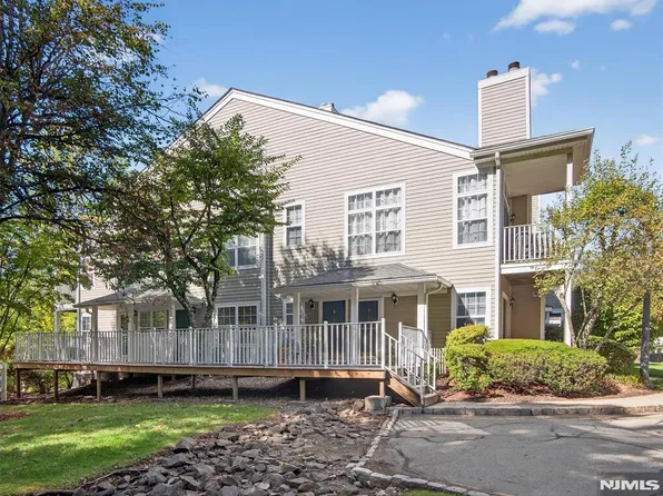 1003 Crown Ct, Mahwah, NJ 07430