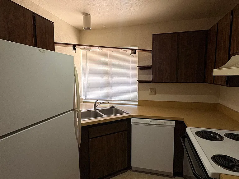 3708 N Country Club Rd #A-D — Photo 2