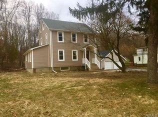 9 Green Ln, Slate Hill, NY 10973
