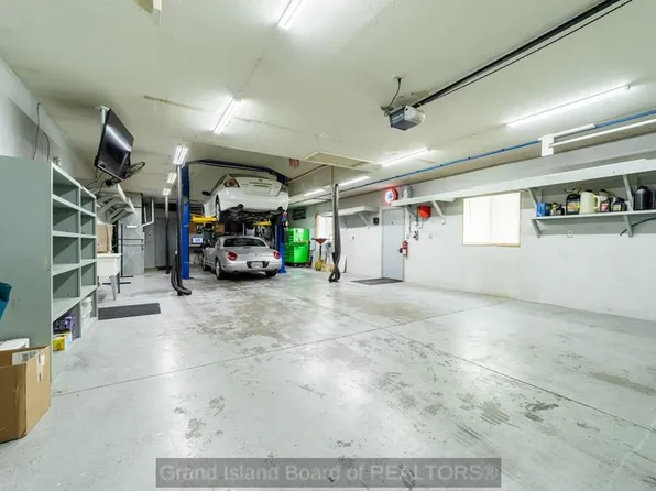 624 Ravenwood Dr, Grand Island, NE 68801