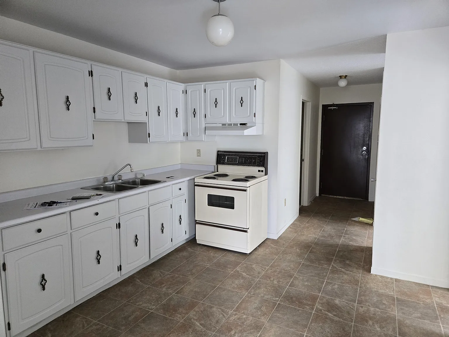 2 bed, 850 sqft, $1,700 — Photo 3
