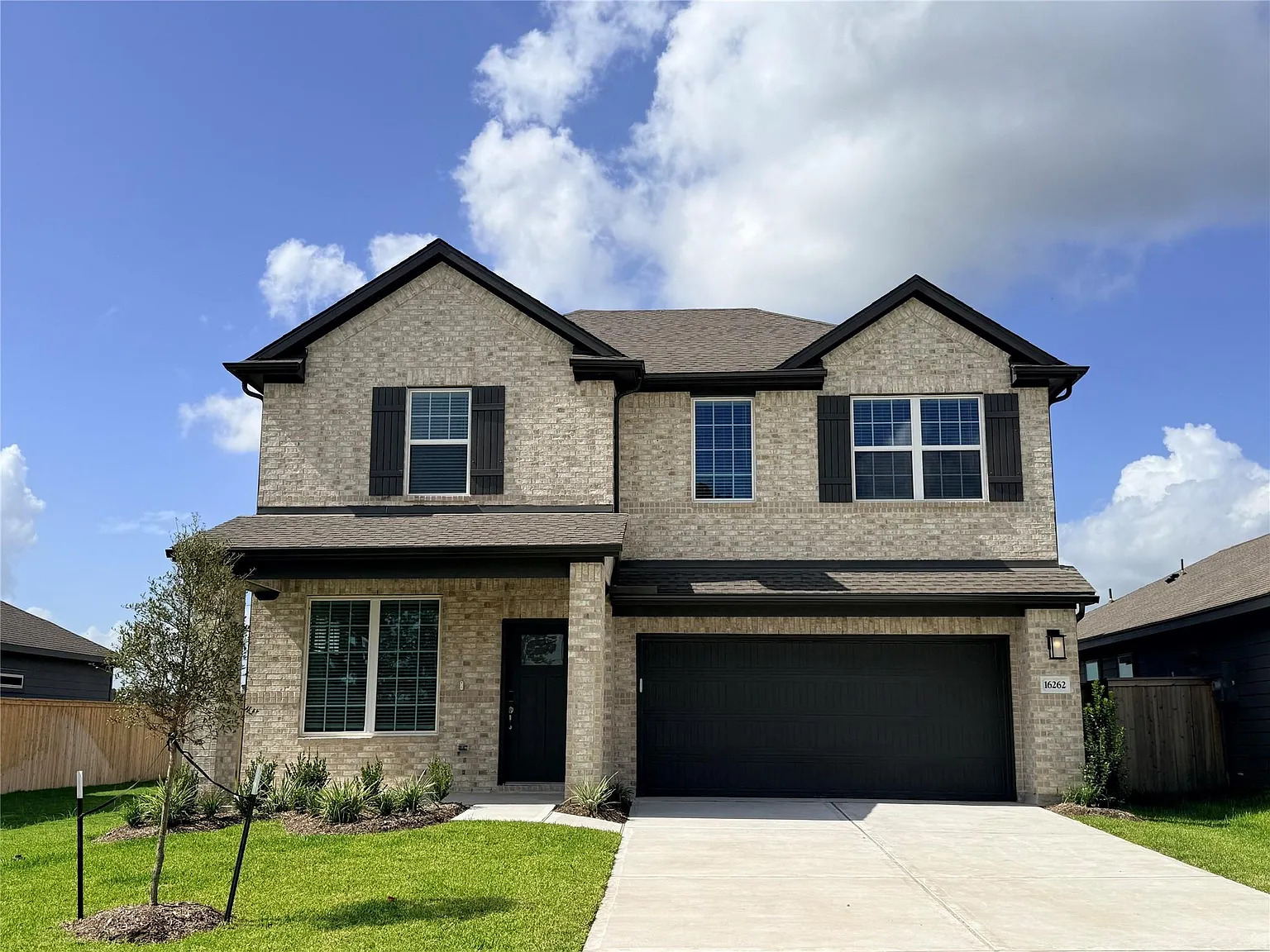 4 bed, 3.5 bath, 2521 sqft, $2,450 — Photo 1