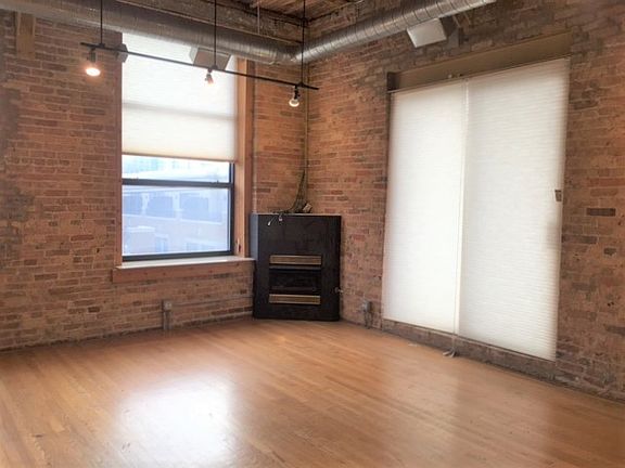 3rd image of 1801 S Michigan Ave APT 408