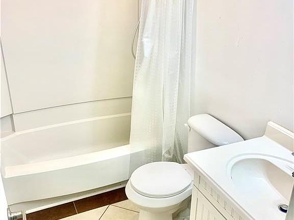 5th image of 2325 Sea Shell Rd APT 105
