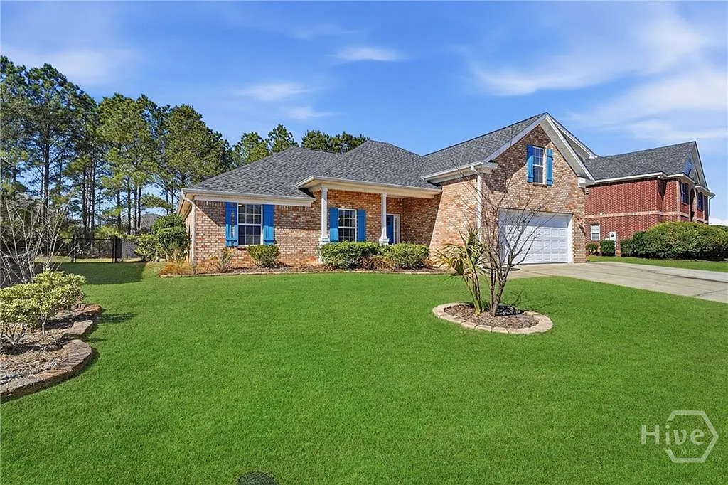 4 bed, 2330 sqft, $2,730 — Photo 1