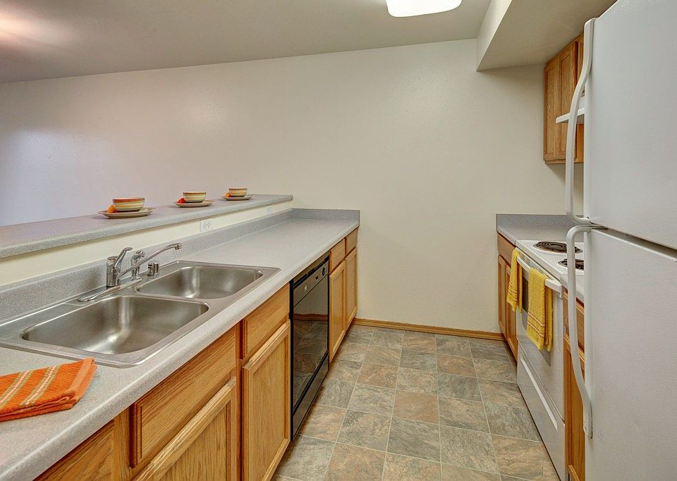 Strawberry Lane Apartments - Kitchen