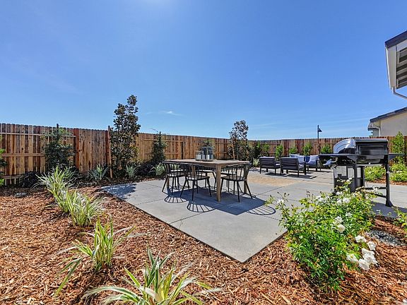 Eastwood Plan 4 Model Exterior