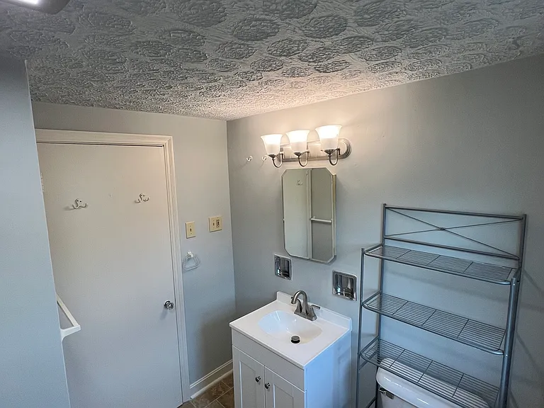 1241 Schiller Ave #2 — Photo 14