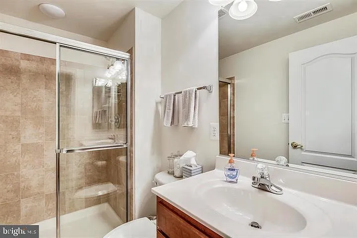 22092 Avonworth Sq — Photo 11
