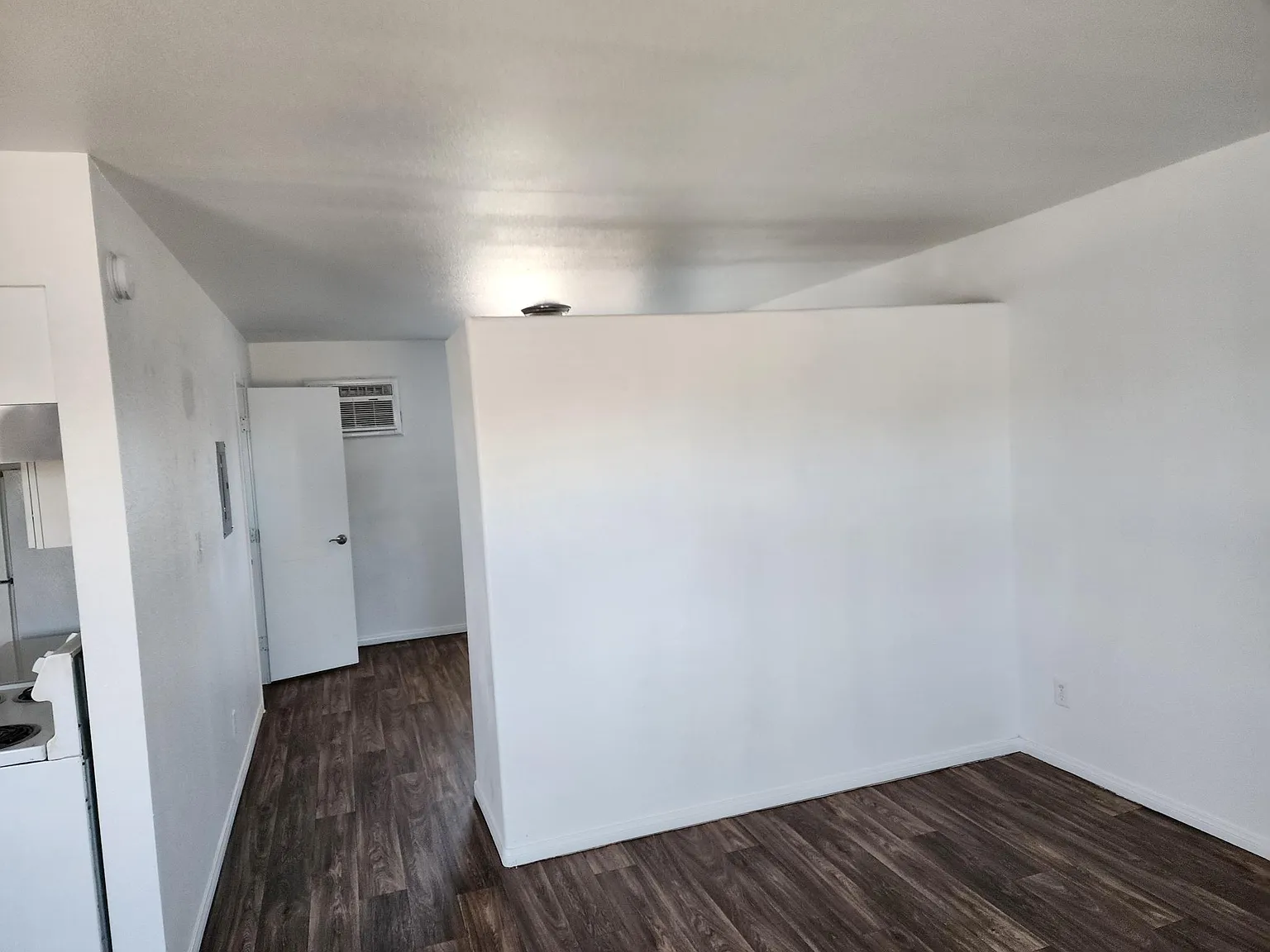 1 bed, 650 sqft, $1,050 — Photo 2
