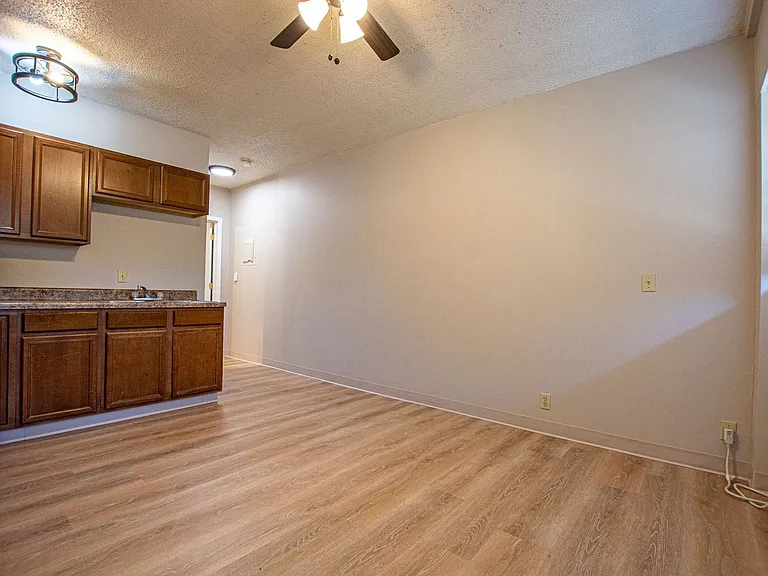 11501 Richland Dr — Photo 2