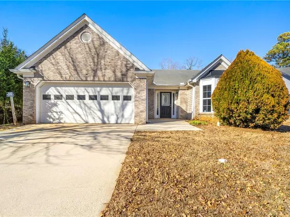 2498 Miller Oaks Cir, Decatur, GA 30035