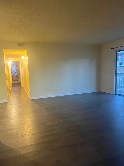 3 bed, 1177 sqft, $1,998 — Photo 3