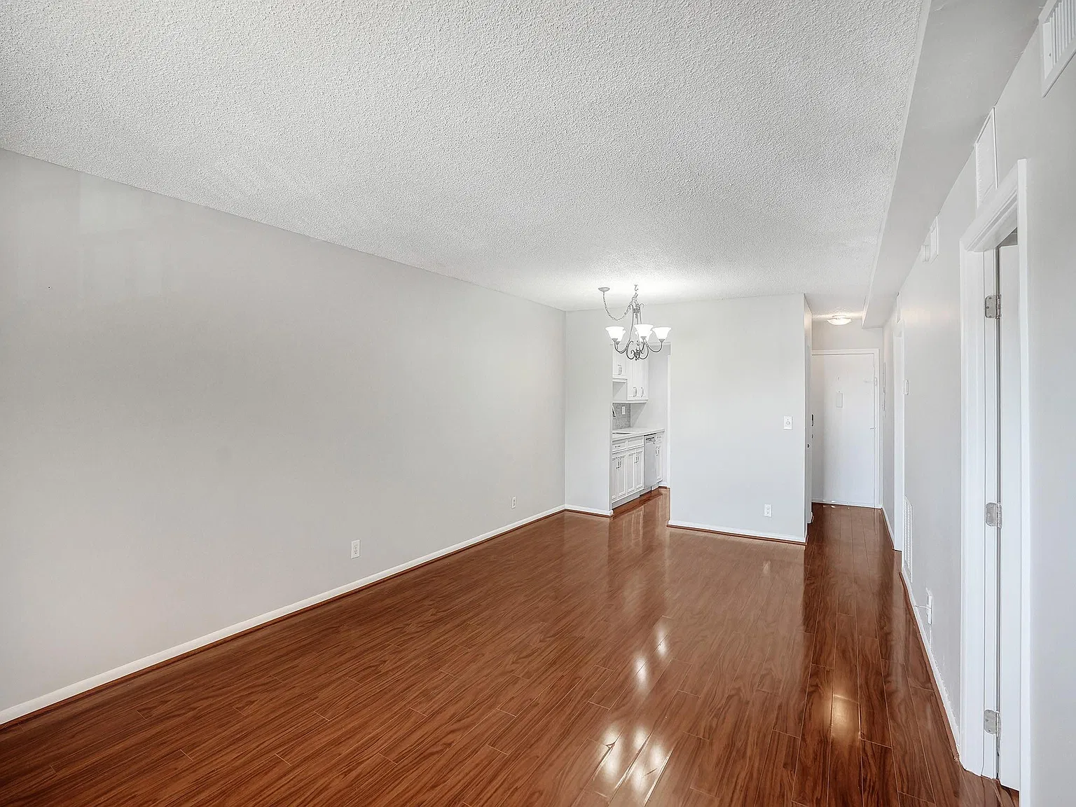 2 bed, 1.0 bath, 756 sqft, $2,495 — Photo 3