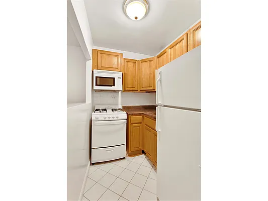 Rented by Douglas Elliman | media 14