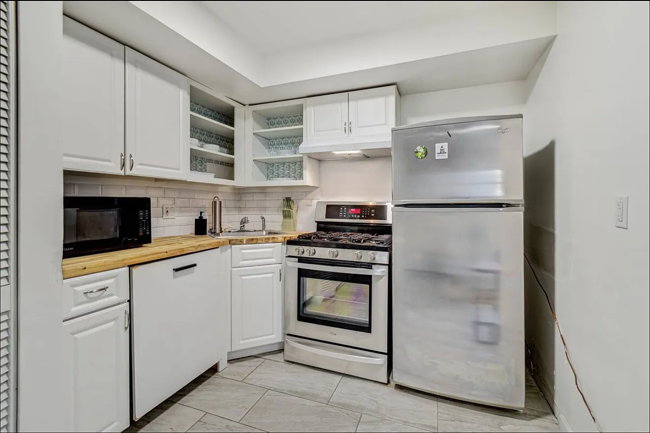 623 5th St NE — Photo 3