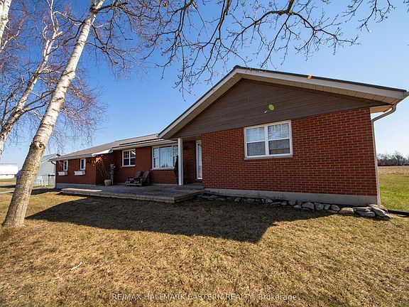 2nd image of 523 McMaster Rd