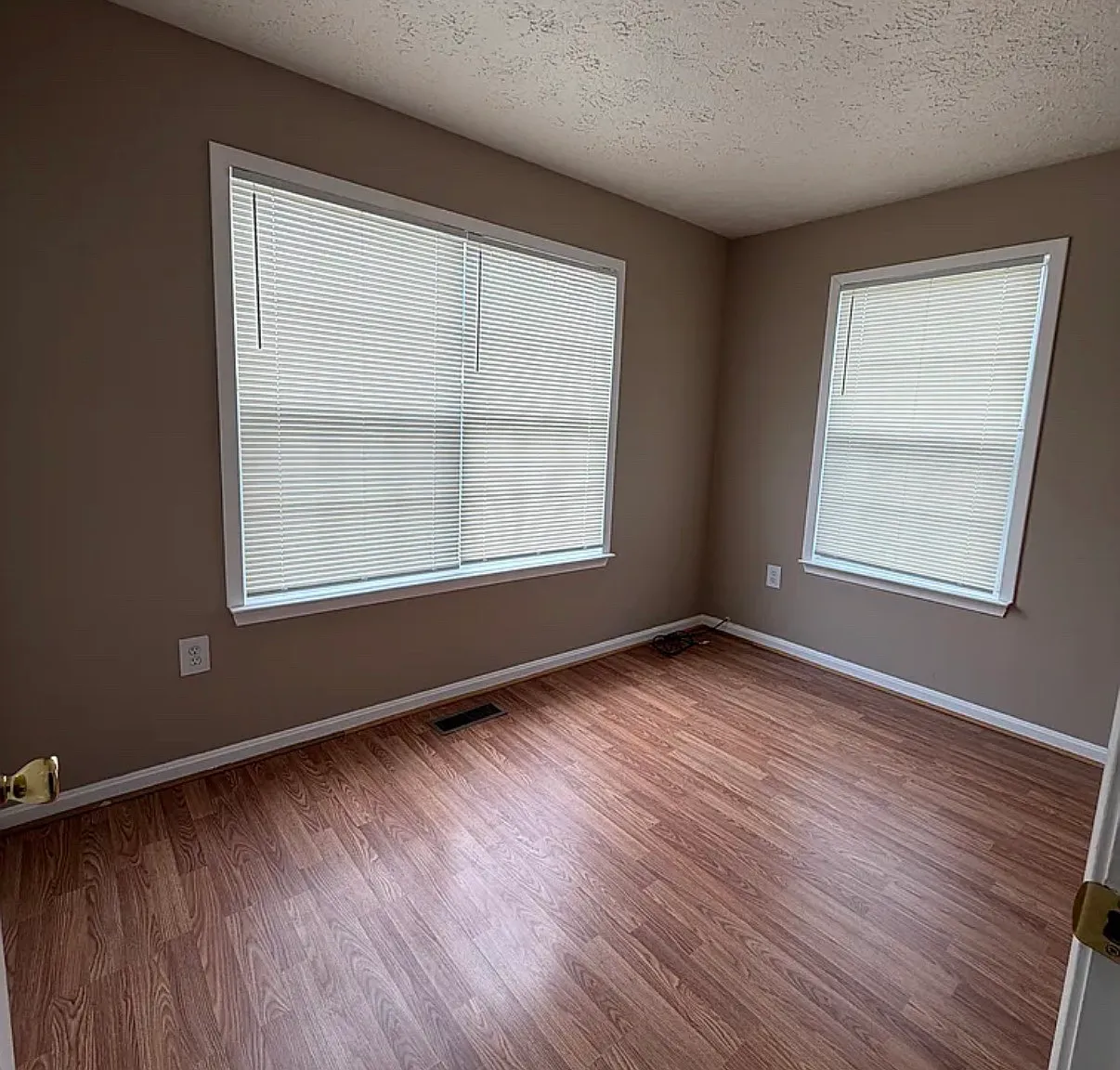 3 bed, 1200 sqft, $2,900 — Photo 4