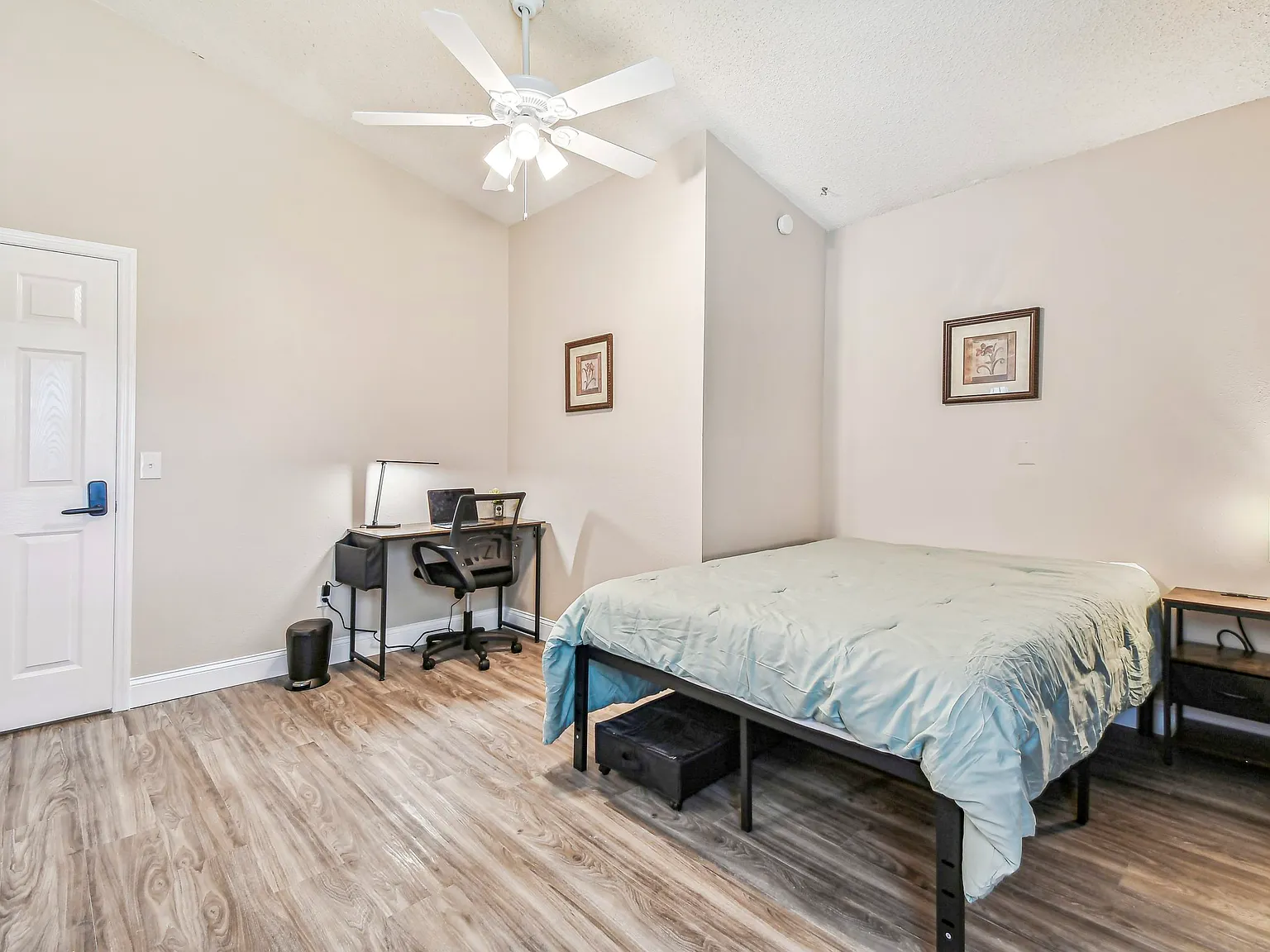 4 bed, 3.0 bath, 2292 sqft, $862 — Photo 2