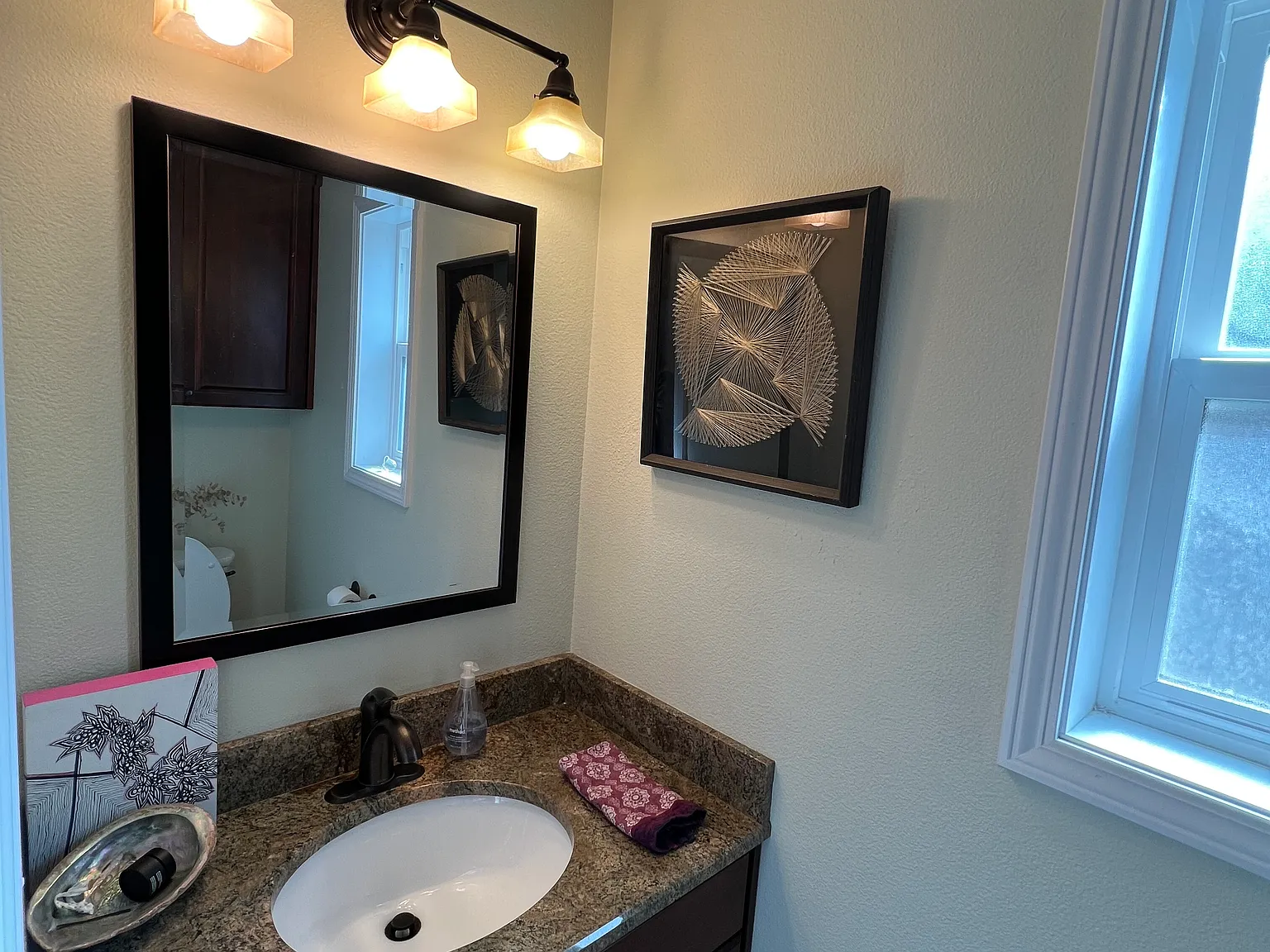 3 bed, 2.5 bath, 1600 sqft, $3,200 — Photo 2