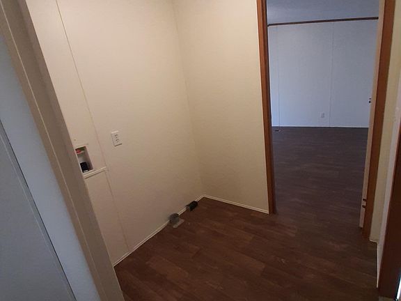 2nd image of 8266 Montgomery Oak