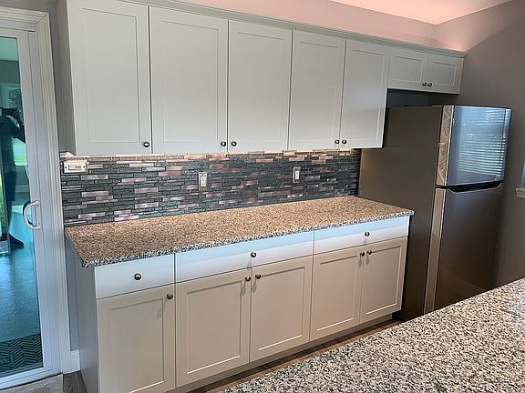 5th image of 133 Duxbury Ave