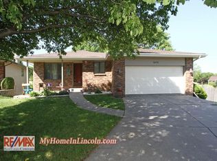 5621 Thistle Cir, Lincoln, NE 68516