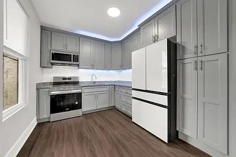 5 bed, 2500 sqft, $4,000 — Photo 4