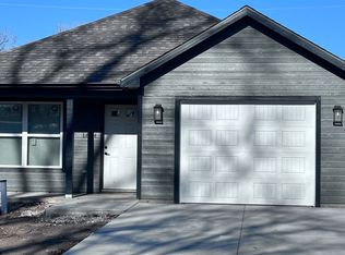 1612 Green Valley Cir, Manhattan, KS 66502