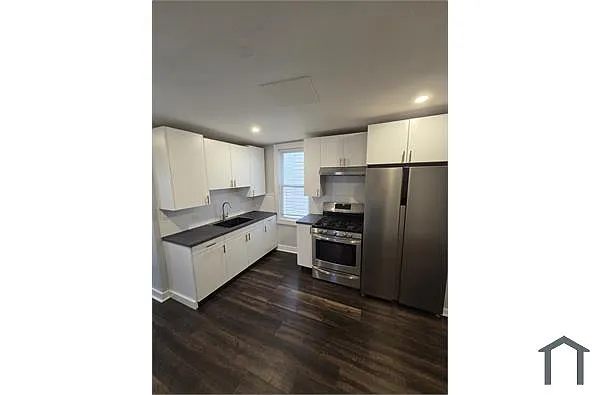 Building Photo - 5330 S Marshfield Ave #2