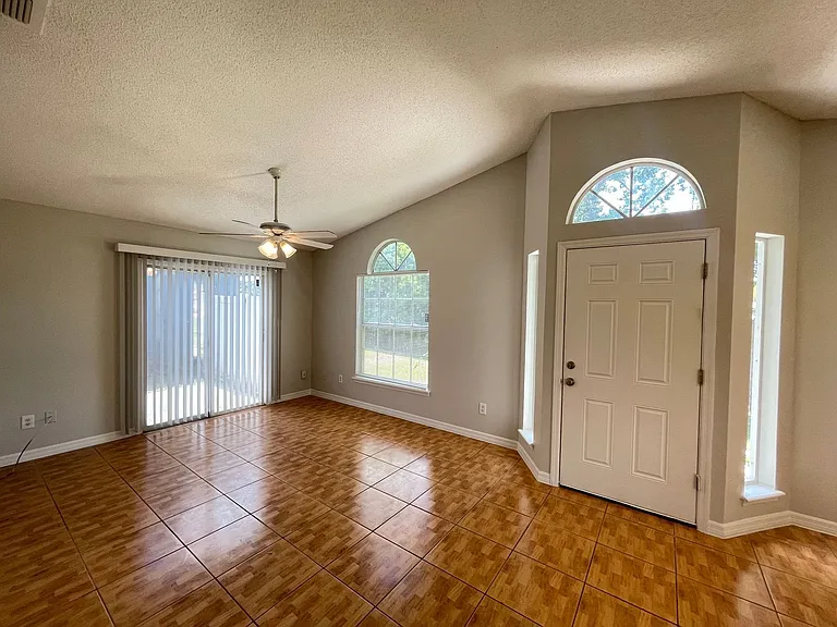 313 San Gabriel St — Photo 19