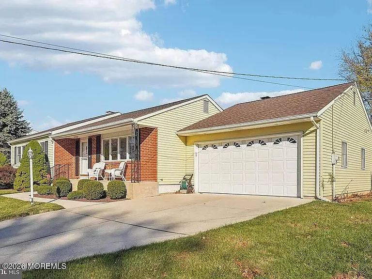 4 Heather Dr — Photo 2