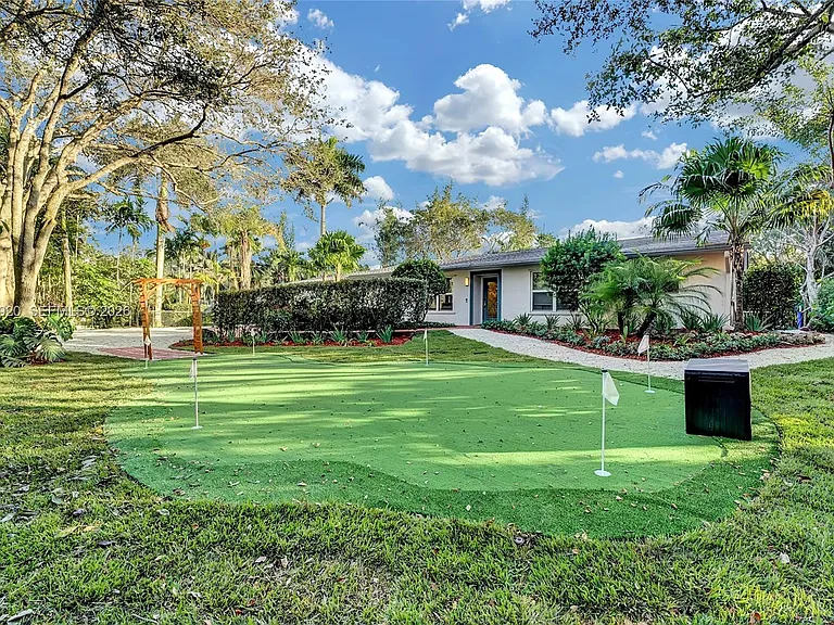 14330 SW 20th St — Photo 37
