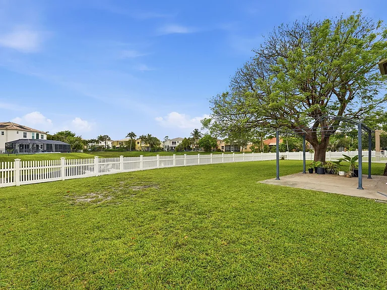 2753 Misty Oaks Cir — Photo 45