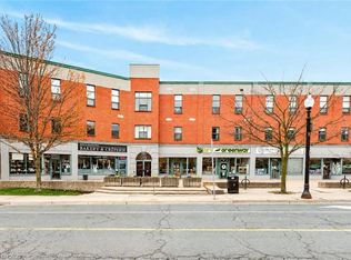 2 King St W #304, Hamilton, ON L9H6Z1