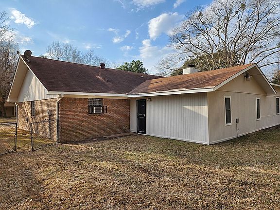 3rd image of 2908 Longwood Dr