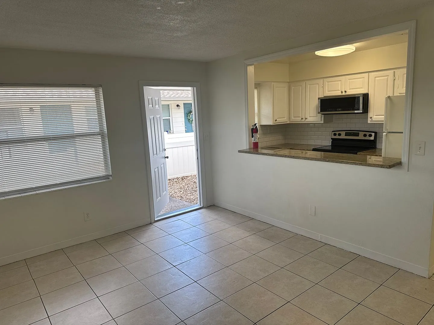 1 Bedroom 1 Bath Unit With Washer/Dryer Connection — Photo 4