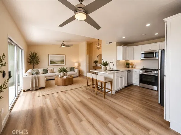 2568 Avenida Del Vis APT 201, Corona, CA 92882