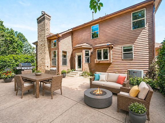 4th image of 621 Sheffield Cir