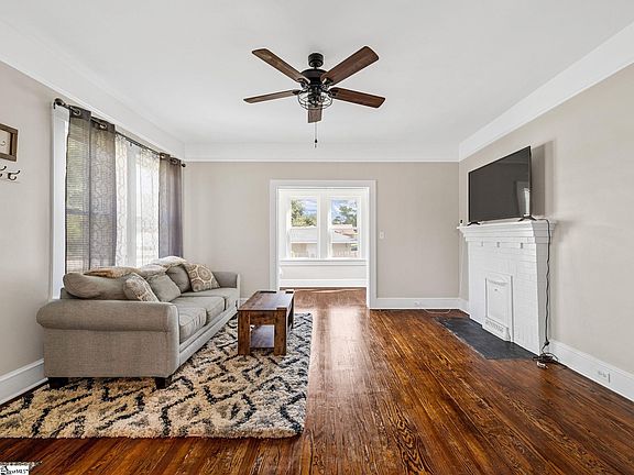 4th image of 353 E Georgia St